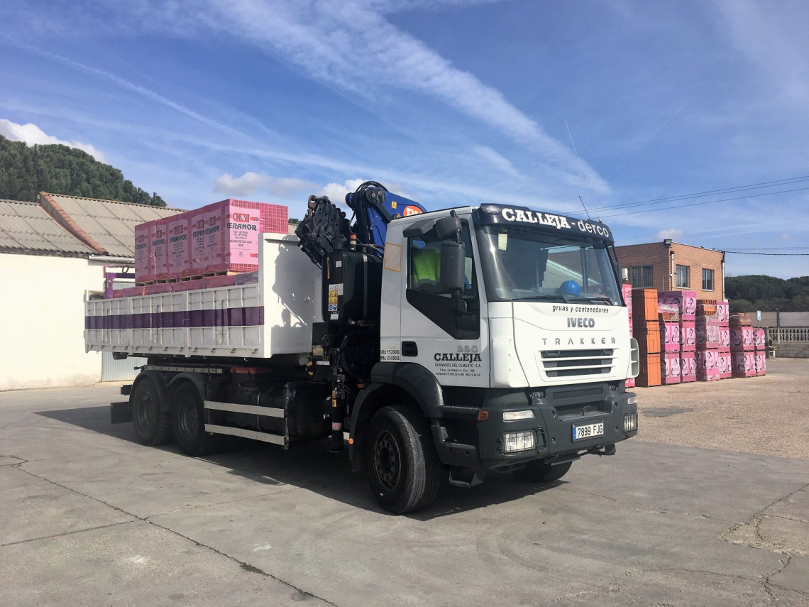 Camion con ladrillo para obra de Laguna de Duero