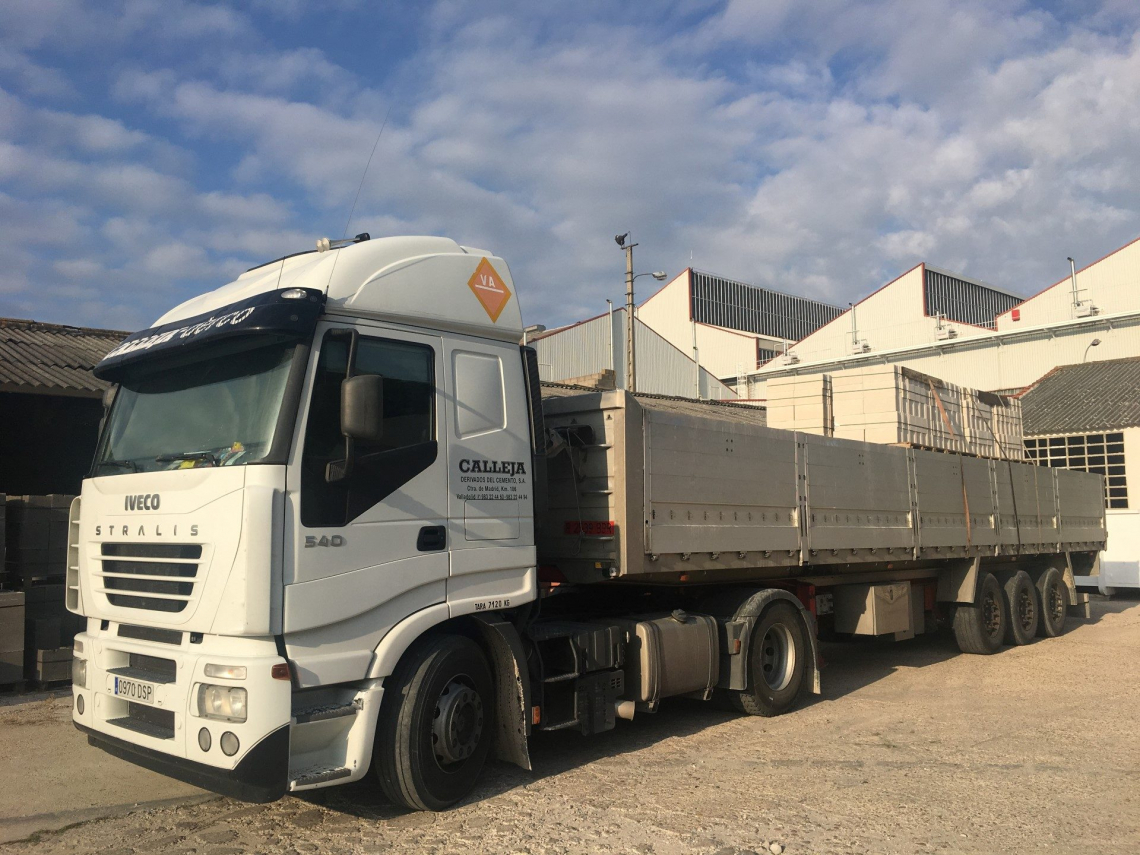Tráiler de bloques para obra de nuestro cliente de Burgos