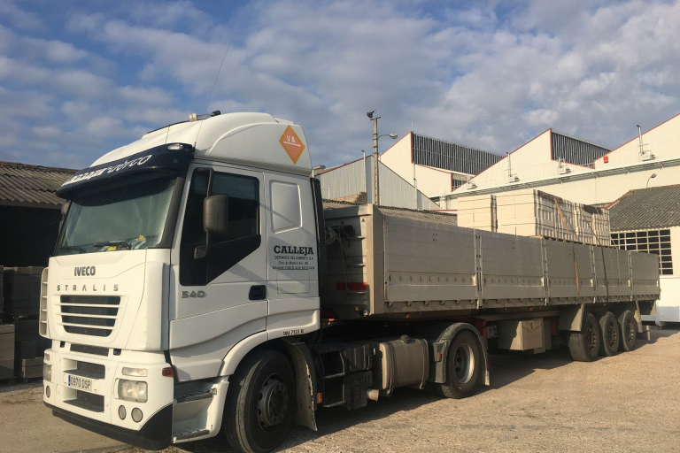 Tráiler de bloques para obra de nuestro cliente de Burgos
